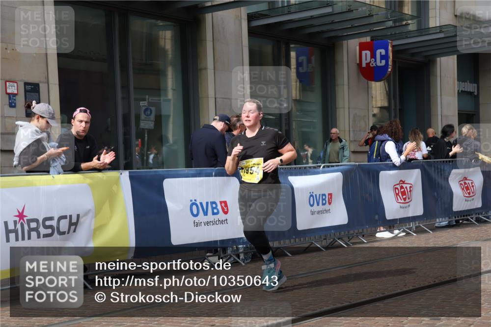 13.09.2026 - 21. swb-Marathon Bremen Strokosch-Dieckow http://msf.ph/oto/10350643 13.09.2026 11:13:25 Ziel 10330, 10484, 10545, 10766, 10883, 10889, 11078, 11084, 11954, 11999, 12010, 12280, 10484, 10804, 11048, 11357, 11392, 11670, 12393, 12418, 12460, 12521 meine-sportfotos.de