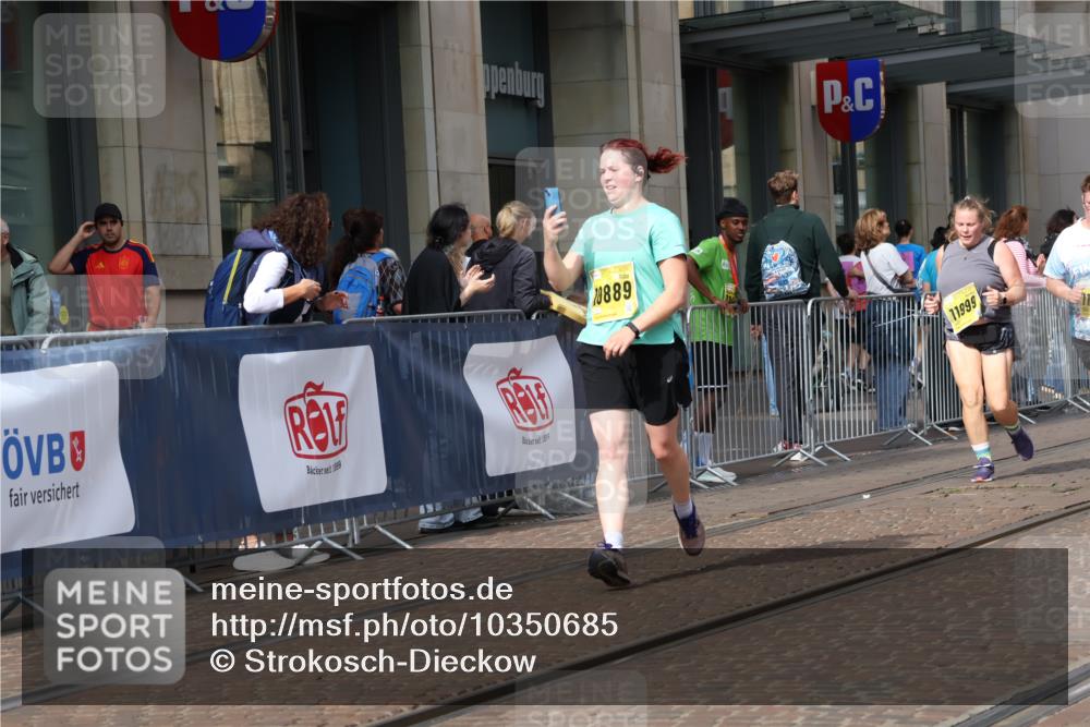 13.09.2026 - 21. swb-Marathon Bremen Strokosch-Dieckow http://msf.ph/oto/10350685 13.09.2026 11:13:26 Ziel 10330, 10545, 10766, 10883, 10889, 11078, 11084, 11954, 11999, 12010, 12280, 10484, 10883, 11048, 11357, 11392, 11670, 12393, 12418, 12460, 12521 meine-sportfotos.de