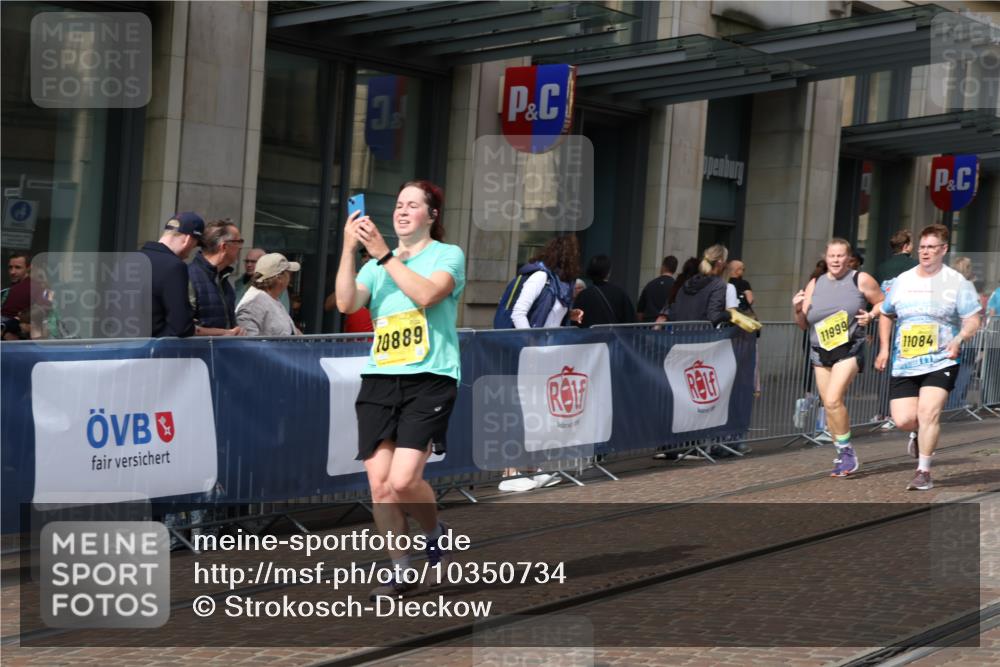 13.09.2026 - 21. swb-Marathon Bremen Strokosch-Dieckow http://msf.ph/oto/10350734 13.09.2026 11:13:28 Ziel 10330, 10766, 10799, 10889, 11078, 11084, 11954, 11999, 12010, 12280, 10484, 10545, 10883, 11048, 11392, 11670, 11954, 12280, 12460, 12521 meine-sportfotos.de