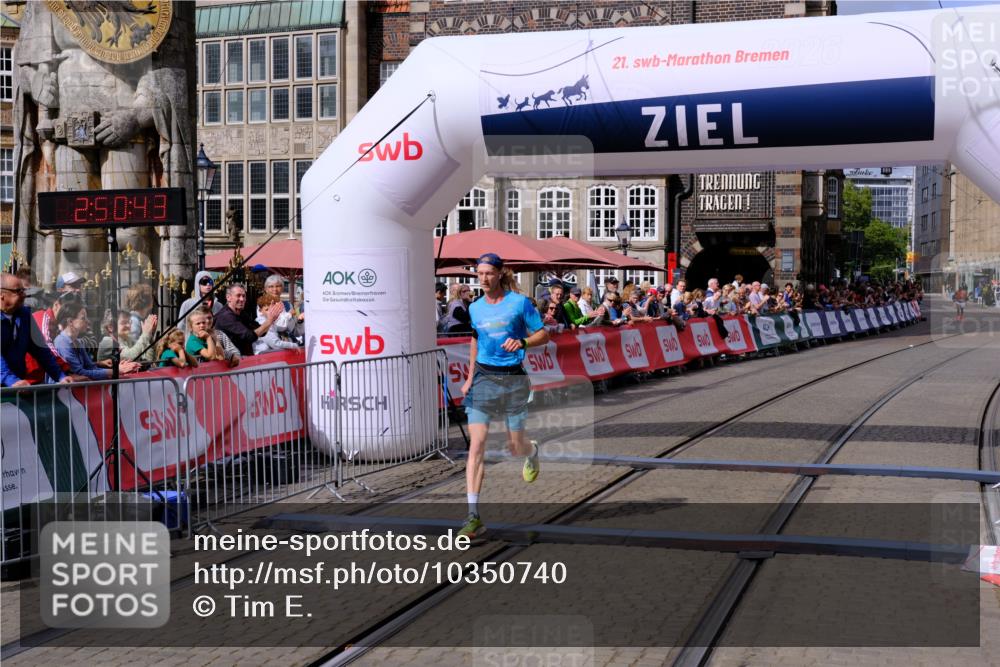 13.09.2026 - 21. swb-Marathon Bremen Tim E. http://msf.ph/oto/10350740 13.09.2026 12:21:33 Ziel  meine-sportfotos.de