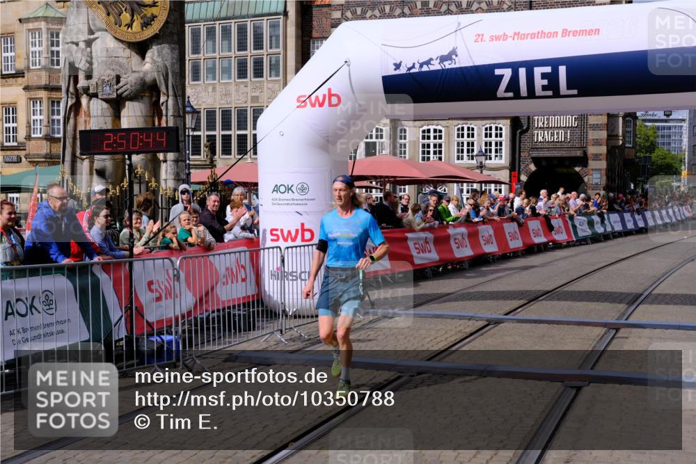 13.09.2026 - 21. swb-Marathon Bremen Tim E. http://msf.ph/oto/10350788 13.09.2026 12:21:33 Ziel  meine-sportfotos.de