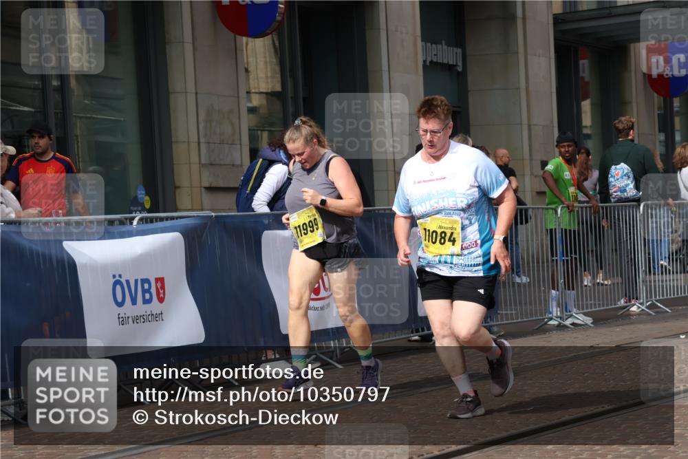 13.09.2026 - 21. swb-Marathon Bremen Strokosch-Dieckow http://msf.ph/oto/10350797 13.09.2026 11:13:29 Ziel 10330, 10766, 10799, 10889, 11078, 11084, 11999, 12010, 10484, 10545, 10883, 11048, 11392, 11670, 11954, 12280, 12460, 12521 meine-sportfotos.de