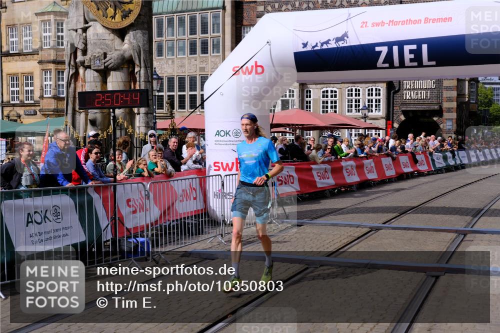 13.09.2026 - 21. swb-Marathon Bremen Tim E. http://msf.ph/oto/10350803 13.09.2026 12:21:33 Ziel  meine-sportfotos.de
