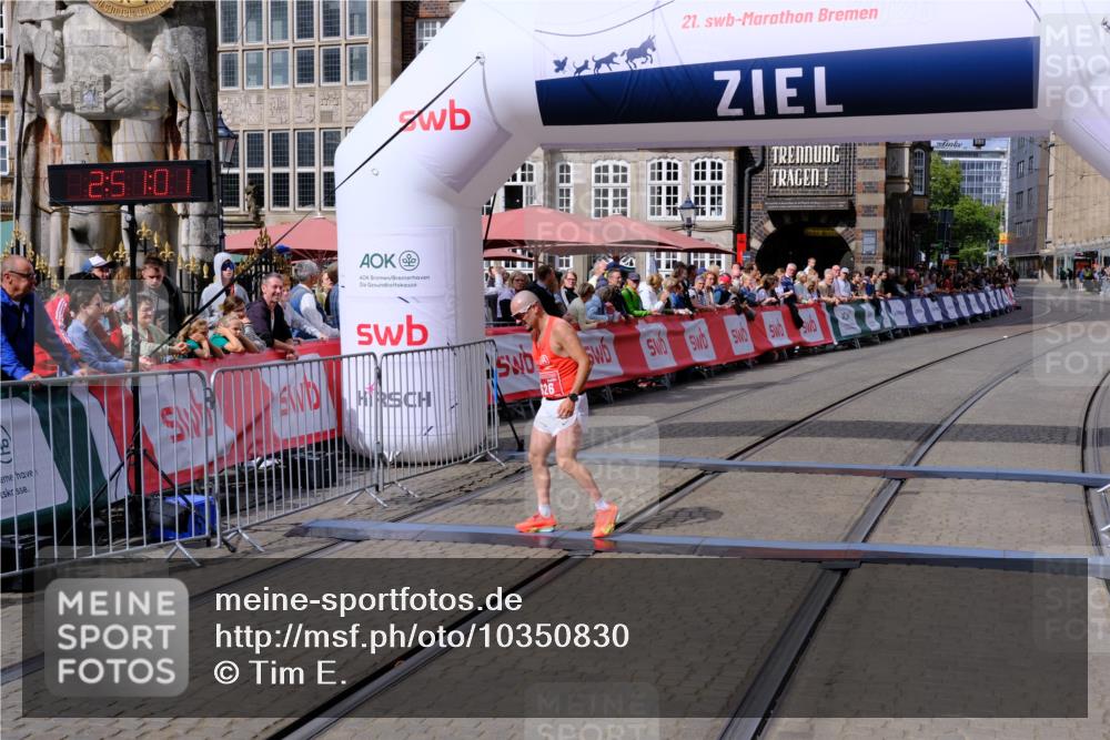 13.09.2026 - 21. swb-Marathon Bremen Tim E. http://msf.ph/oto/10350830 13.09.2026 12:21:50 Ziel  meine-sportfotos.de