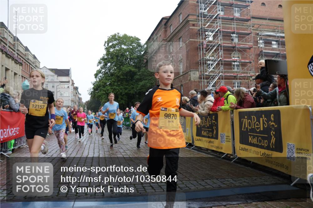 13.09.2026 - Kiel Lauf Yannick Fuchs http://msf.ph/oto/10350844 13.09.2026 08:57:32 Ziel 160, 406, 700, 1051, 1546, 1769, 2128, 2129, 4834, 5006, 5984, 6459, 7478, 7715, 9062, 9579, 10428, 10876, 11356, 2384, 3034, 3305, 3382, 3665, 4908, 5003, 5340, 5719, 5809, 6361, 7752, 8341, 9542, 9564, 10321, 10892, 11423, 11495, 11558, 12215, 12455, 12512, 57, 689, 1520, 1714, 2439, 3020, 3359, 3375, 3691, 4182, 4185, 4321, 4382, 4383, 5219, 5244, 5666, 5733, 5762, 5765, 5895, 6056, 7058, 7547, 7604, 7608, 7609, 8668, 8838, 9870, 9872, 10847, 10889, 11227, 81 meine-sportfotos.de