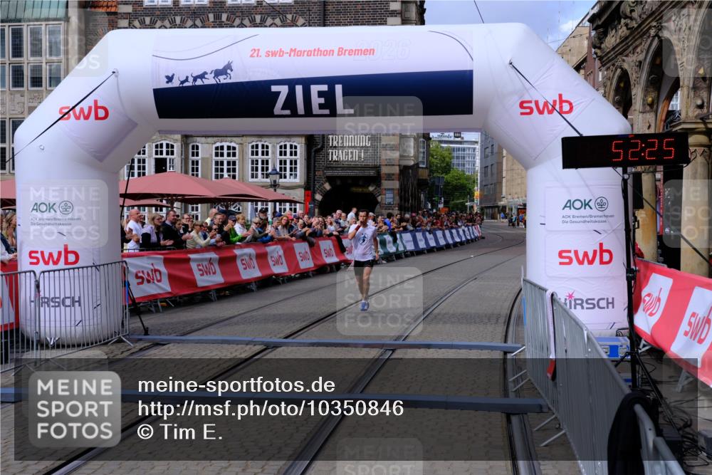 13.09.2026 - 21. swb-Marathon Bremen Tim E. http://msf.ph/oto/10350846 13.09.2026 12:22:48 Ziel 176 meine-sportfotos.de