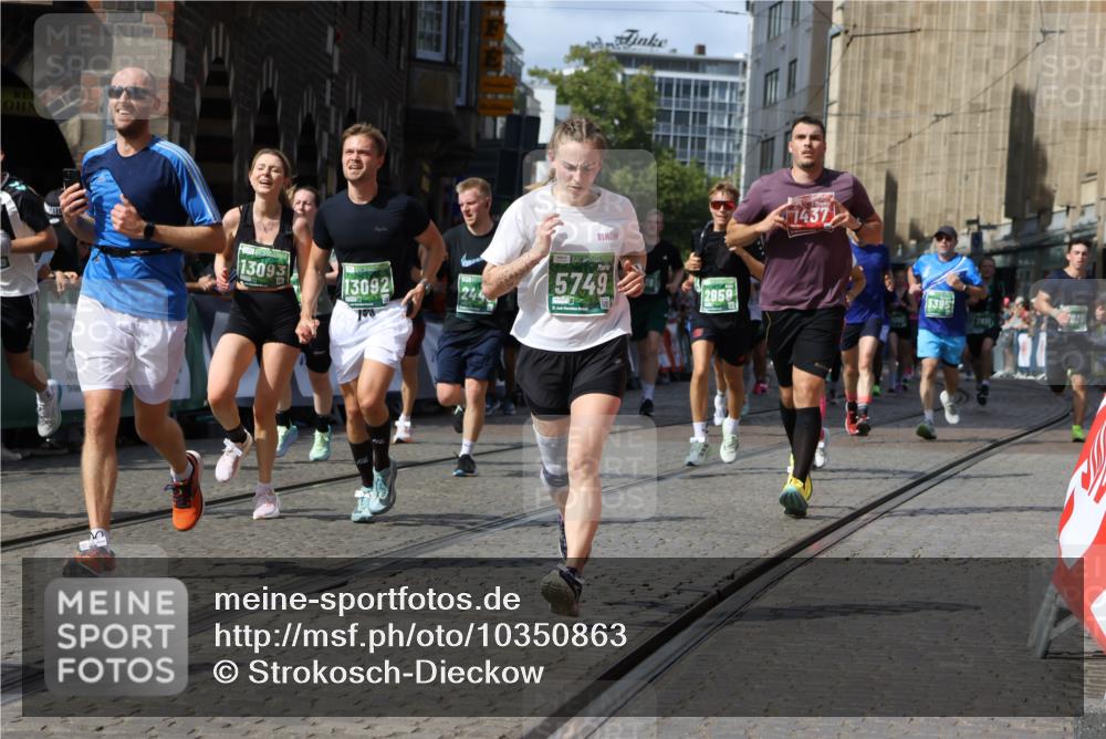 13.09.2026 - 21. swb-Marathon Bremen Strokosch-Dieckow http://msf.ph/oto/10350863 13.09.2026 13:33:02 Ziel 1437, 1687, 2611, 2992, 3354, 3878, 3895, 3902, 4233, 4323, 4862, 5009, 5398, 5581, 5657, 6583, 6718, 6760, 6786, 7016, 7466, 7758, 7990, 8344, 8367, 8506, 8957, 9175, 13232, 13234, 2283, 2393, 2440, 2818, 2959, 3710, 4260, 4408, 4659, 5191, 5324, 5395, 5410, 5790, 5981, 7467, 7788, 7830, 8061, 9269, 13028, 13092, 13093, 13101 meine-sportfotos.de