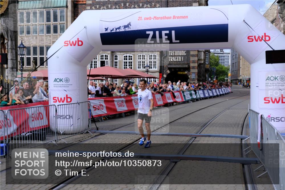 13.09.2026 - 21. swb-Marathon Bremen Tim E. http://msf.ph/oto/10350873 13.09.2026 12:22:49 Ziel 176 meine-sportfotos.de