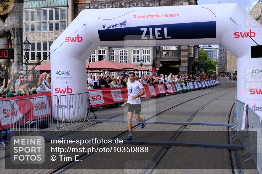 13.09.2026 - 21. swb-Marathon Bremen Tim E. http://msf.ph/oto/10350888 13.09.2026 12:22:50 Ziel 176 meine-sportfotos.de
