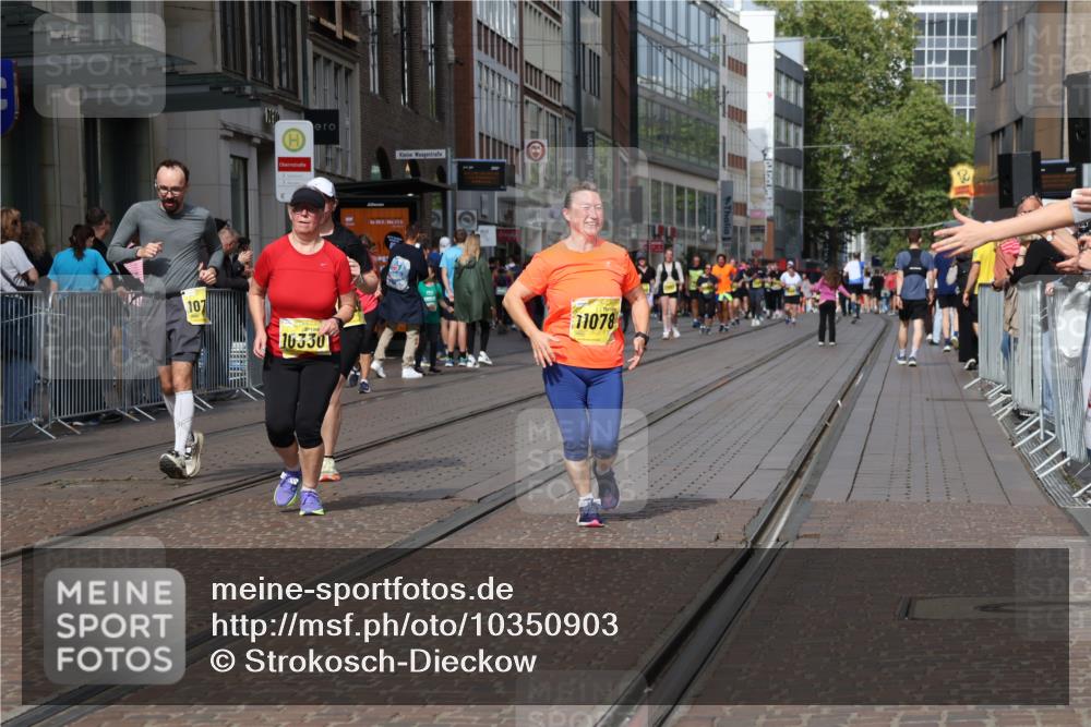 13.09.2026 - 21. swb-Marathon Bremen Strokosch-Dieckow http://msf.ph/oto/10350903 13.09.2026 11:13:33 Ziel 10330, 10491, 10766, 10799, 10880, 11078, 11999, 12010, 10484, 10545, 10883, 10889, 11084, 11392, 11670, 11954, 12280, 12460, 12521 meine-sportfotos.de