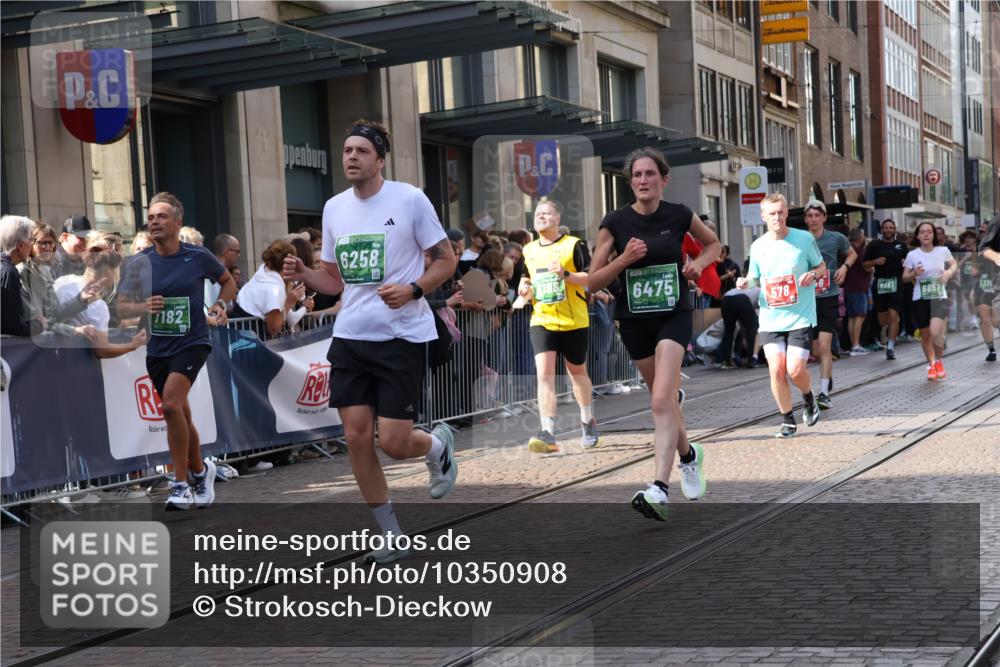 13.09.2026 - 21. swb-Marathon Bremen Strokosch-Dieckow http://msf.ph/oto/10350908 13.09.2026 13:31:55 Ziel 287, 1369, 2310, 2910, 2934, 3402, 3441, 3650, 3922, 3946, 4057, 4471, 4566, 4655, 4797, 4835, 5628, 6116, 6258, 6475, 6781, 6857, 6875, 6900, 7150, 7182, 7526, 7553, 7572, 7818, 8610, 8632, 9151, 9198, 9283, 9394, 9640, 9719, 9779, 13029, 13182, 13244, 310, 578, 846, 3115, 3205, 3239, 3244, 3278, 3858, 3946, 3989, 4030, 4164, 4273, 4692, 4979, 4998, 5158, 5325, 5363, 5426, 5899, 6062, 6100, 6193, 6213, 6354, 6581, 6602, 7032, 7242, 7260, 7608, 7941, 8042, 8205 meine-sportfotos.de