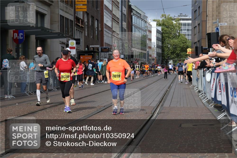 13.09.2026 - 21. swb-Marathon Bremen Strokosch-Dieckow http://msf.ph/oto/10350924 13.09.2026 11:13:34 Ziel 10330, 10491, 10766, 10799, 10880, 11027, 11078, 11902, 11999, 12010, 10484, 10545, 10883, 10889, 11084, 11392, 11670, 11954, 11999, 12280, 12460, 12521 meine-sportfotos.de