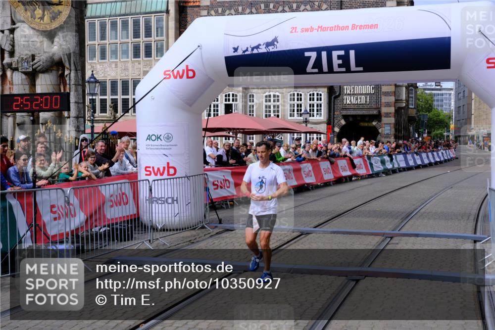 13.09.2026 - 21. swb-Marathon Bremen Tim E. http://msf.ph/oto/10350927 13.09.2026 12:22:50 Ziel 176 meine-sportfotos.de
