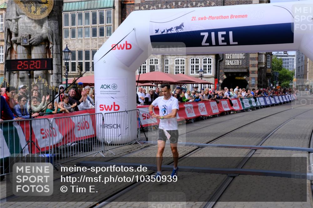 13.09.2026 - 21. swb-Marathon Bremen Tim E. http://msf.ph/oto/10350939 13.09.2026 12:22:50 Ziel 176 meine-sportfotos.de
