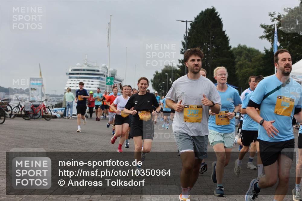 13.09.2026 - Kiel Lauf Andreas Tolksdorf http://msf.ph/oto/10350964 13.09.2026 09:55:43 Kiellinie 11145, 3797, 38, 9459, 38 meine-sportfotos.de