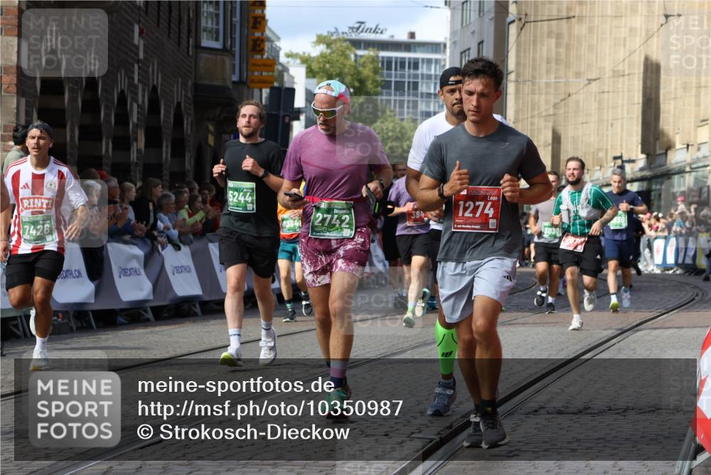 13.09.2026 - 21. swb-Marathon Bremen Strokosch-Dieckow http://msf.ph/oto/10350987 13.09.2026 13:29:28 Ziel 303, 394, 565, 596, 651, 687, 745, 936, 1274, 1545, 1688, 1823, 2023, 2070, 2223, 2867, 3796, 3912, 3938, 4590, 5036, 5225, 6030, 6099, 7149, 7361, 7860, 8984, 9249, 9661, 10128, 124, 1243, 1581, 2076, 2289, 2742, 3030, 4576, 5244, 6006, 6384, 6690, 6930, 7079, 7384, 7426, 7884, 8481, 8594, 8831, 9534, 9747, 9770, 10013, 13031 meine-sportfotos.de