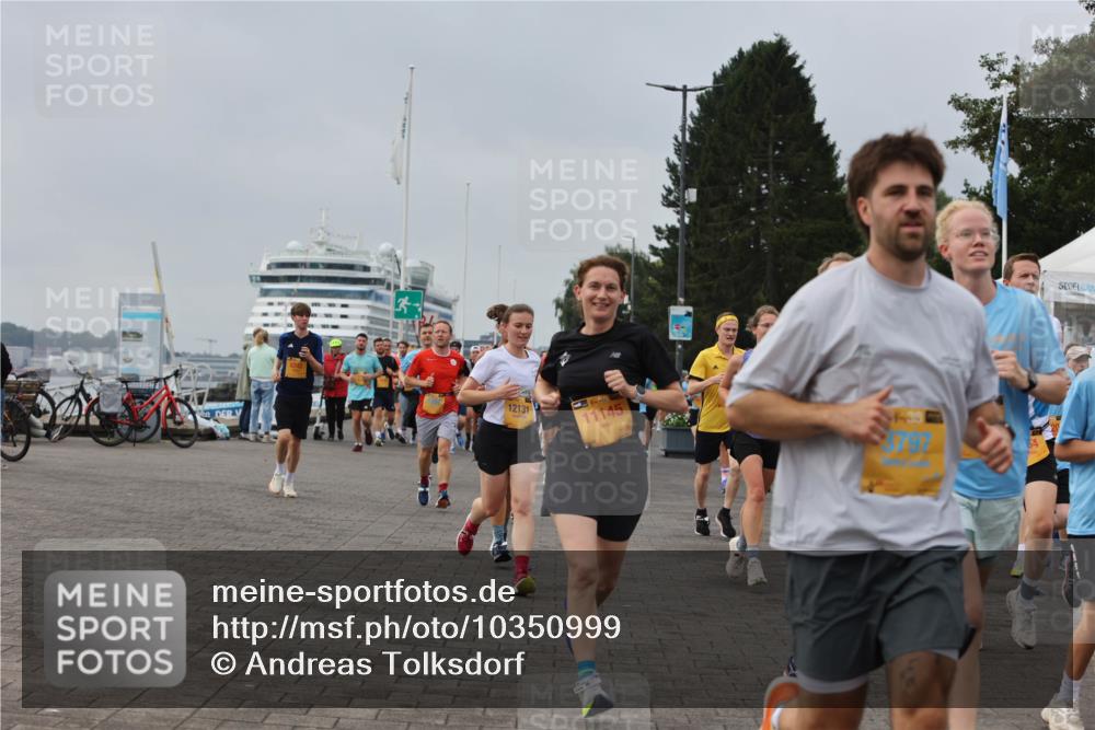 13.09.2026 - Kiel Lauf Andreas Tolksdorf http://msf.ph/oto/10350999 13.09.2026 09:55:44 Kiellinie 12131, 109, 11145, 64 meine-sportfotos.de