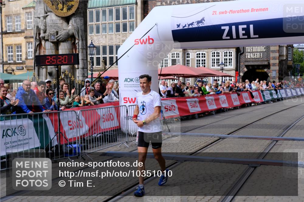 13.09.2026 - 21. swb-Marathon Bremen Tim E. http://msf.ph/oto/10351010 13.09.2026 12:22:51 Ziel 176 meine-sportfotos.de