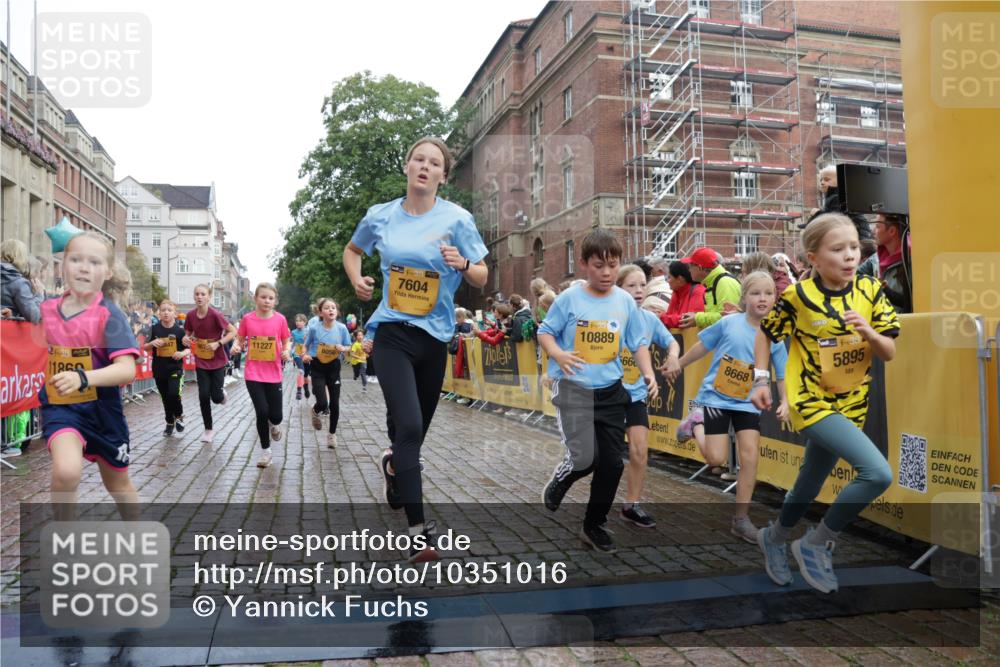 13.09.2026 - Kiel Lauf Yannick Fuchs http://msf.ph/oto/10351016 13.09.2026 08:57:33 Ziel 160, 406, 700, 1051, 1546, 1769, 2128, 2129, 4834, 5006, 5984, 6459, 7478, 7715, 9062, 9324, 9579, 10428, 10876, 11356, 2384, 3382, 3665, 4908, 5003, 5340, 5719, 5809, 7752, 8341, 9542, 10321, 10892, 11495, 11558, 12215, 12455, 12512, 57, 689, 1520, 1714, 2326, 2439, 3020, 3359, 3375, 3691, 4182, 4185, 4321, 4382, 4383, 5093, 5219, 5244, 5666, 5733, 5762, 5765, 5895, 6056, 7058, 7547, 7604, 7608, 7609, 8668, 8838, 9870, 9872, 10847, 10889, 11227, 81, 2384 meine-sportfotos.de