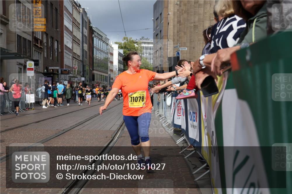 13.09.2026 - 21. swb-Marathon Bremen Strokosch-Dieckow http://msf.ph/oto/10351027 13.09.2026 11:13:36 Ziel 10330, 10491, 10766, 10799, 10880, 11027, 11078, 11902, 12010, 10484, 10545, 10883, 10889, 11084, 11392, 11670, 11954, 11999, 12280, 12460, 12521 meine-sportfotos.de