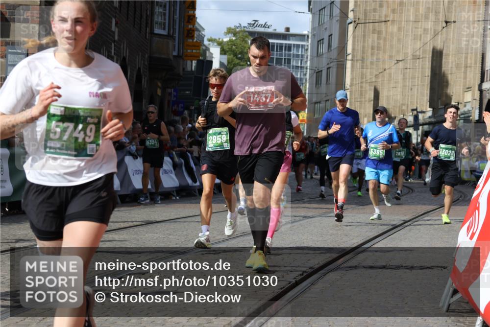 13.09.2026 - 21. swb-Marathon Bremen Strokosch-Dieckow http://msf.ph/oto/10351030 13.09.2026 13:33:04 Ziel 1437, 2611, 2638, 3354, 3878, 3895, 3902, 4233, 4323, 4862, 5009, 5398, 5581, 5657, 6583, 6718, 6786, 7016, 7466, 7758, 8344, 8367, 8506, 13164, 13232, 13234, 831, 1124, 2283, 2393, 2440, 2818, 2959, 3710, 4243, 4260, 4408, 5040, 5191, 5324, 5395, 5790, 6614, 6915, 7421, 7467, 7788, 7830, 8061, 9269, 9616, 13028, 13101 meine-sportfotos.de