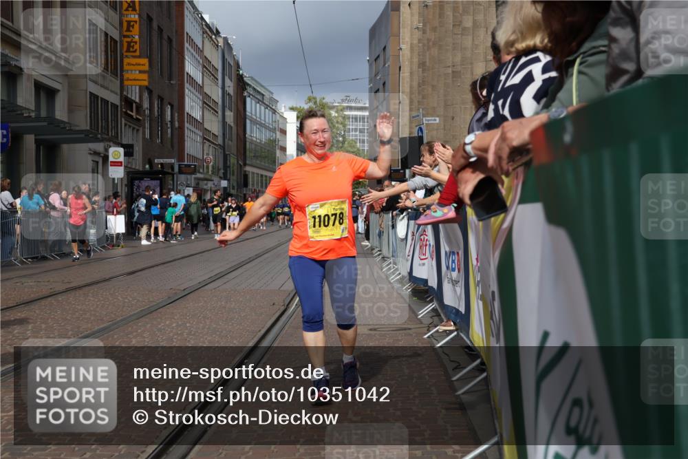 13.09.2026 - 21. swb-Marathon Bremen Strokosch-Dieckow http://msf.ph/oto/10351042 13.09.2026 11:13:37 Ziel 10330, 10491, 10766, 10799, 10880, 11027, 11078, 11902, 12010, 10484, 10545, 10883, 10889, 11084, 11392, 11670, 11954, 11999, 12280, 12460, 12521 meine-sportfotos.de