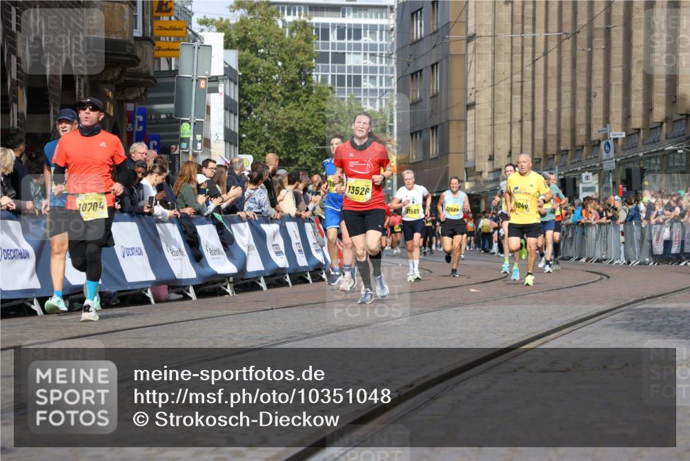 13.09.2026 - 21. swb-Marathon Bremen Strokosch-Dieckow http://msf.ph/oto/10351048 13.09.2026 10:54:45 Ziel 10067, 10146, 10359, 10410, 10503, 10577, 10631, 10749, 10765, 10837, 10884, 11039, 11099, 11118, 11389, 11476, 11593, 11843, 11989, 12038, 12265, 12328, 12467, 10646, 10901, 11620, 11860, 11889, 11976, 12313, 12800, 13592 meine-sportfotos.de
