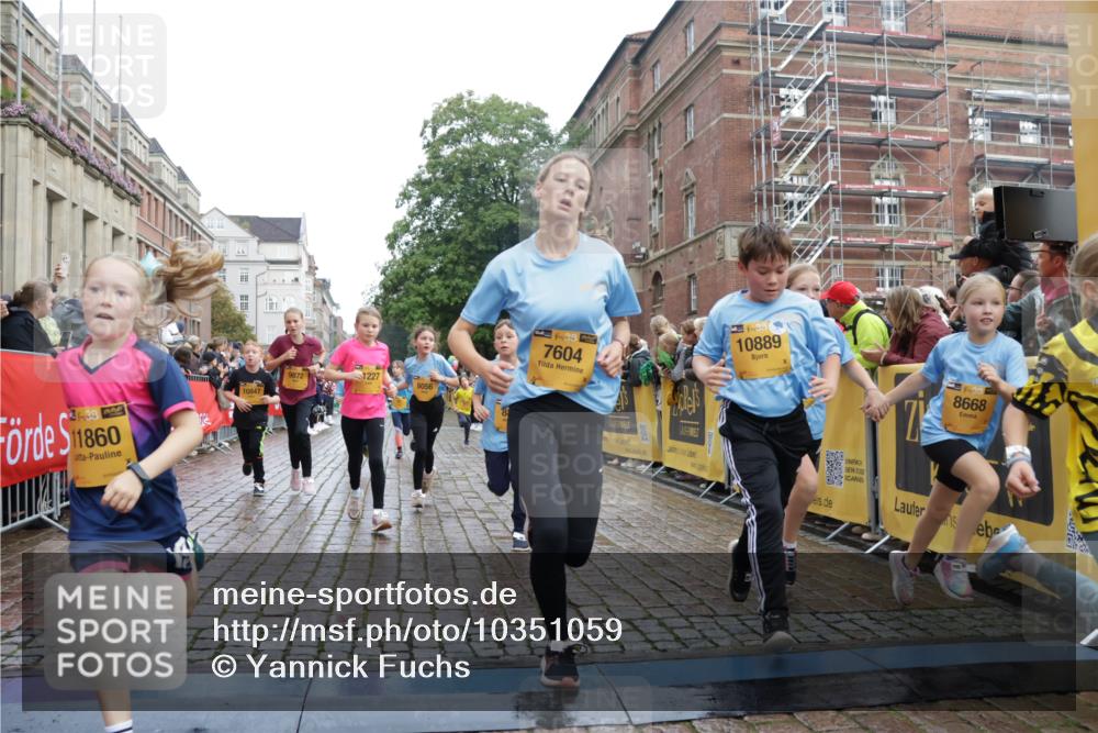 13.09.2026 - Kiel Lauf Yannick Fuchs http://msf.ph/oto/10351059 13.09.2026 08:57:33 Ziel 160, 406, 700, 1051, 1546, 1769, 2128, 2129, 4834, 5006, 5984, 6459, 7478, 7715, 9062, 9324, 9579, 10428, 10876, 11356, 2384, 3382, 3665, 4908, 5003, 5340, 5719, 5809, 7752, 8341, 9542, 10321, 10892, 11495, 11558, 12215, 12455, 12512, 57, 689, 1520, 1714, 2326, 2439, 3020, 3359, 3375, 3691, 4182, 4185, 4321, 4382, 4383, 5093, 5219, 5244, 5666, 5733, 5762, 5765, 5895, 6056, 7058, 7547, 7604, 7608, 7609, 8668, 8838, 9870, 9872, 10847, 10889, 11227, 81, 2384 meine-sportfotos.de
