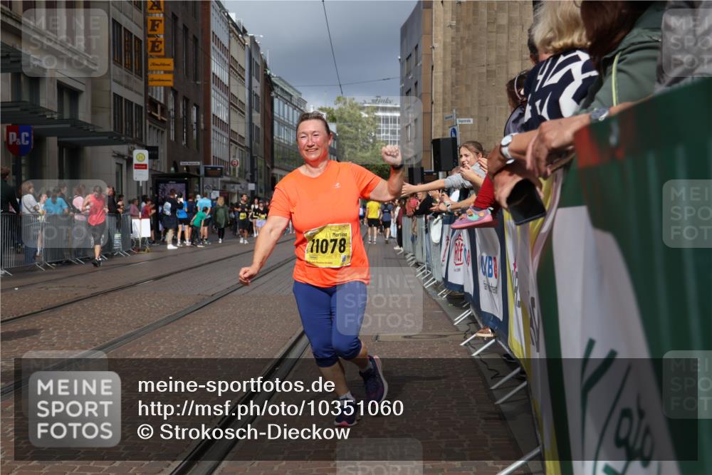 13.09.2026 - 21. swb-Marathon Bremen Strokosch-Dieckow http://msf.ph/oto/10351060 13.09.2026 11:13:37 Ziel 10330, 10491, 10766, 10799, 10880, 11027, 11078, 11902, 12010, 10484, 10545, 10883, 10889, 11084, 11392, 11670, 11954, 11999, 12280, 12460, 12521 meine-sportfotos.de