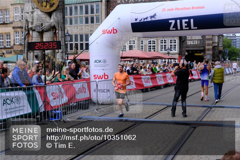 13.09.2026 - 21. swb-Marathon Bremen Tim E. http://msf.ph/oto/10351062 13.09.2026 12:23:25 Ziel  meine-sportfotos.de
