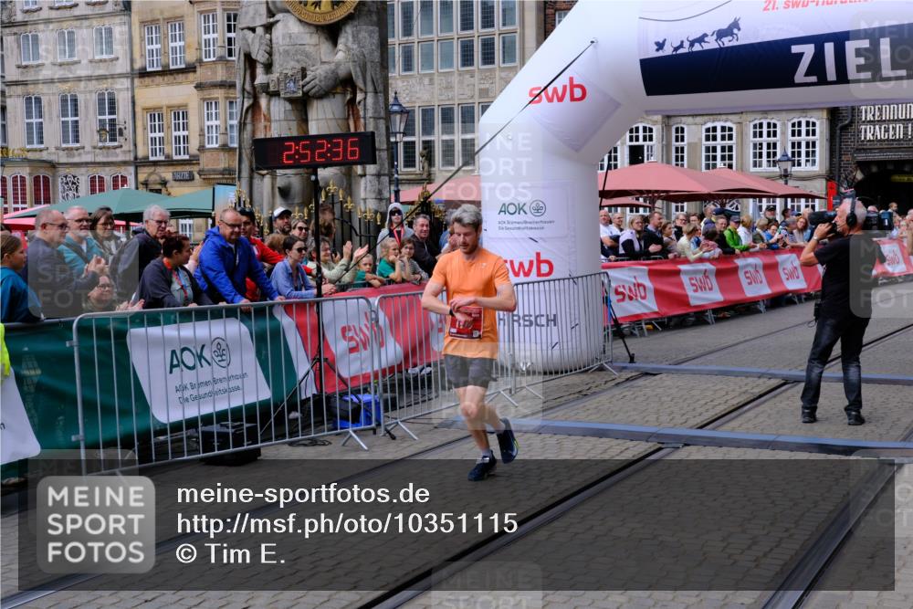 13.09.2026 - 21. swb-Marathon Bremen Tim E. http://msf.ph/oto/10351115 13.09.2026 12:23:26 Ziel  meine-sportfotos.de