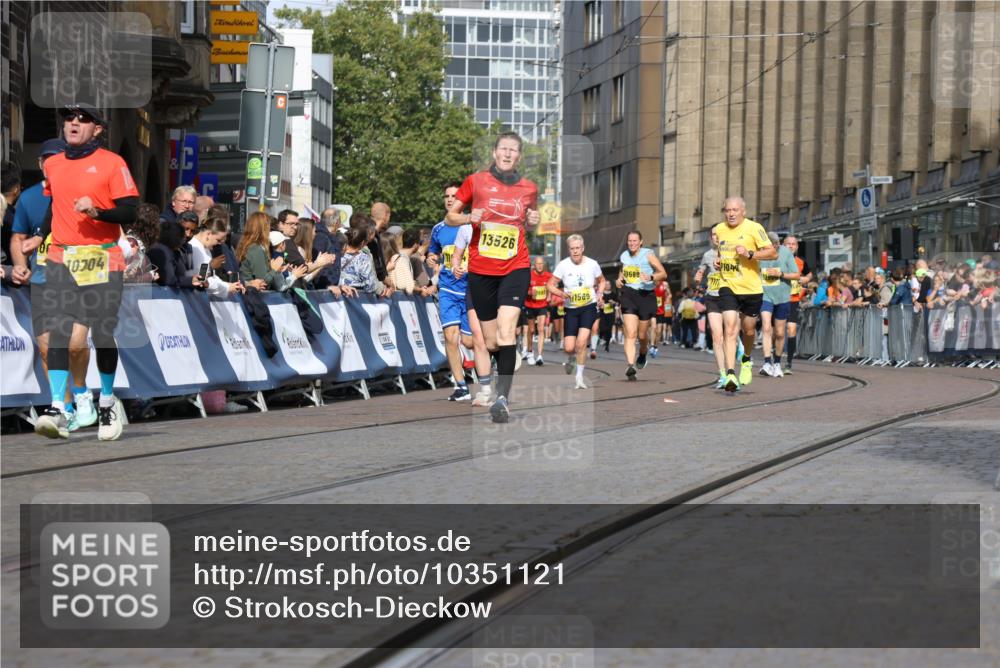 13.09.2026 - 21. swb-Marathon Bremen Strokosch-Dieckow http://msf.ph/oto/10351121 13.09.2026 10:54:45 Ziel 10067, 10146, 10359, 10410, 10503, 10577, 10631, 10749, 10765, 10837, 10884, 11039, 11099, 11118, 11389, 11476, 11593, 11843, 11989, 12038, 12265, 12328, 12467, 10646, 10901, 11620, 11860, 11889, 11976, 12313, 12800, 13592 meine-sportfotos.de