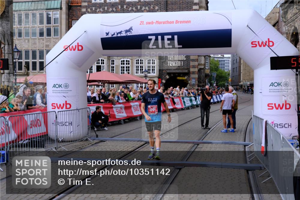 13.09.2026 - 21. swb-Marathon Bremen Tim E. http://msf.ph/oto/10351142 13.09.2026 12:25:30 Ziel  meine-sportfotos.de