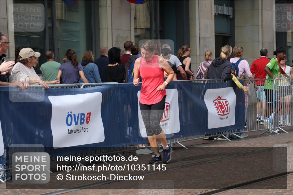 13.09.2026 - 21. swb-Marathon Bremen Strokosch-Dieckow http://msf.ph/oto/10351145 13.09.2026 11:13:43 Ziel 10330, 10491, 10799, 10880, 11027, 11078, 11233, 11535, 11902, 10330, 10484, 10545, 10766, 10883, 10889, 11078, 11084, 11392, 11670, 11954, 11999, 12010, 12280, 12460, 12521 meine-sportfotos.de