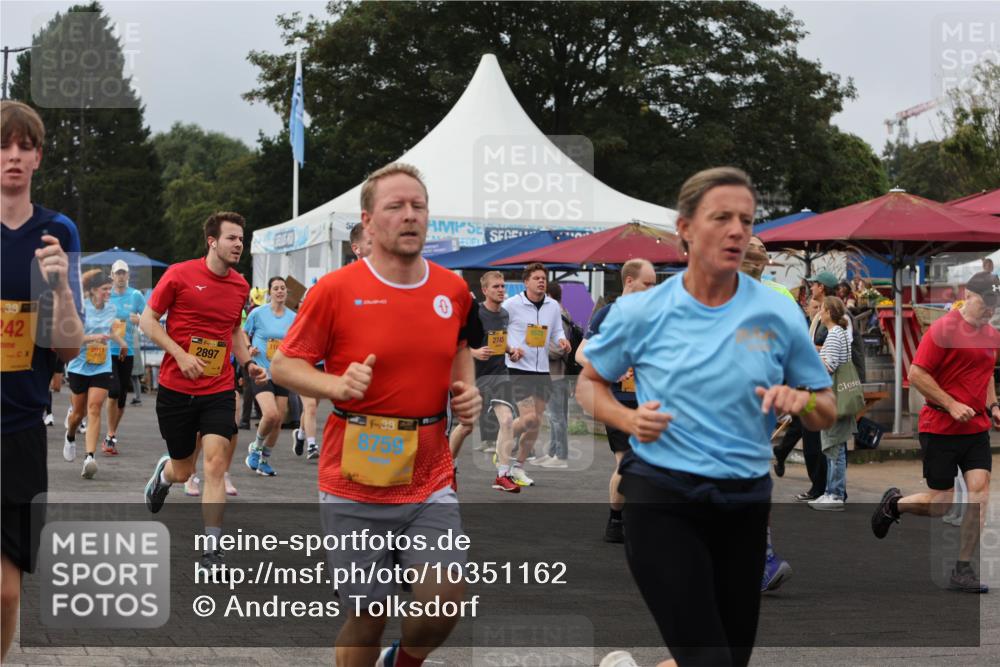 13.09.2026 - Kiel Lauf Andreas Tolksdorf http://msf.ph/oto/10351162 13.09.2026 09:55:48 Kiellinie 38, 242, 2897, 38, 8759, 2745, 6578 meine-sportfotos.de