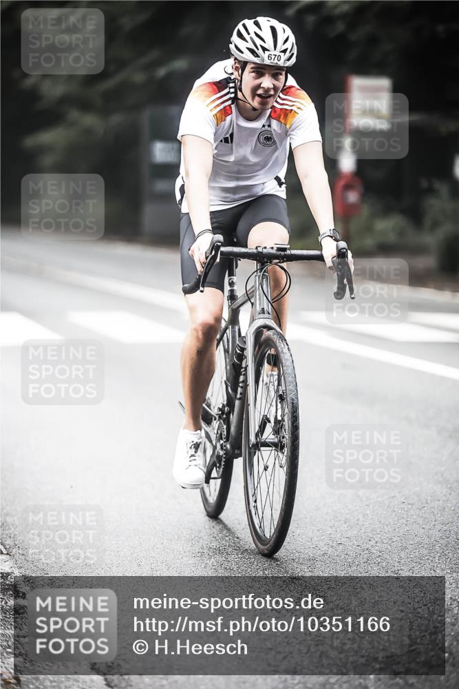 13.09.2026 - Stadtparktriathlon H.Heesch http://msf.ph/oto/10351166 13.09.2026 11:04:39 Radfahren 600, 670, 691 meine-sportfotos.de