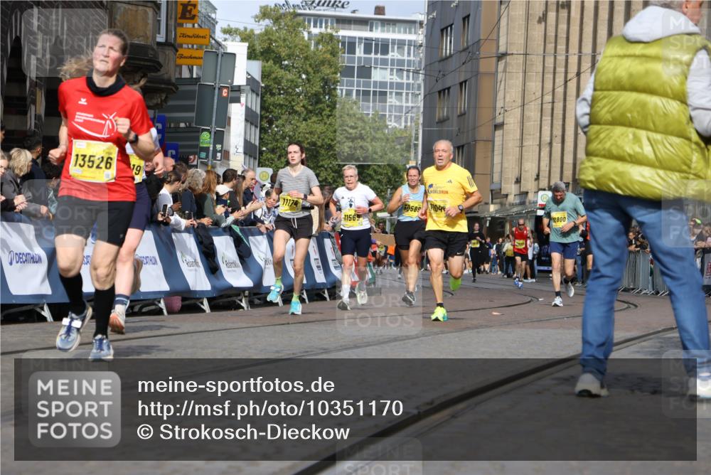 13.09.2026 - 21. swb-Marathon Bremen Strokosch-Dieckow http://msf.ph/oto/10351170 13.09.2026 10:54:48 Ziel 10067, 10146, 10359, 10410, 10503, 10577, 10631, 10749, 10765, 10837, 10884, 11039, 11099, 11118, 11389, 11593, 12038, 12265, 12328, 12467, 10646, 10901, 11620, 11860, 11889, 11976, 12313, 13592 meine-sportfotos.de