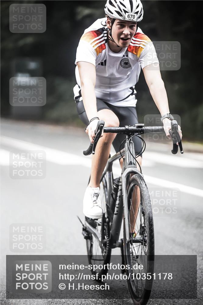 13.09.2026 - Stadtparktriathlon H.Heesch http://msf.ph/oto/10351178 13.09.2026 11:04:39 Radfahren 600, 670, 691 meine-sportfotos.de