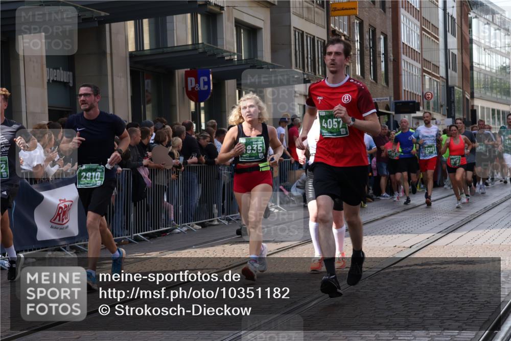13.09.2026 - 21. swb-Marathon Bremen Strokosch-Dieckow http://msf.ph/oto/10351182 13.09.2026 13:32:03 Ziel 287, 1369, 1687, 2292, 2293, 2910, 2992, 3402, 3429, 3441, 3650, 3922, 4057, 4263, 4380, 4471, 4566, 4655, 4835, 5281, 5628, 6258, 6475, 6518, 6593, 6760, 6781, 6857, 6875, 6900, 7150, 7173, 7182, 7553, 7572, 7818, 7990, 8632, 8957, 9040, 9151, 9175, 9198, 9283, 9394, 9719, 9779, 13029, 13182, 13208, 13244, 578, 846, 2310, 2934, 3115, 3205, 3239, 3244, 3278, 3946, 3989, 4030, 4797, 4979, 4998, 5158, 5325, 5363, 5899, 6100, 6116, 6193, 6213, 6354, 6602, 7242, 7260, 7526 meine-sportfotos.de