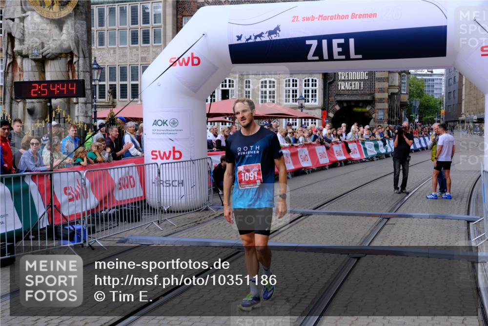 13.09.2026 - 21. swb-Marathon Bremen Tim E. http://msf.ph/oto/10351186 13.09.2026 12:25:33 Ziel  meine-sportfotos.de