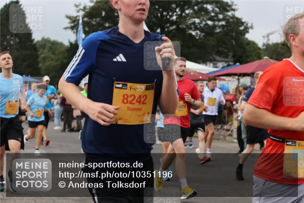 13.09.2026 - Kiel Lauf Andreas Tolksdorf http://msf.ph/oto/10351196 13.09.2026 09:55:49 Kiellinie 3911, 38, 8242, 2674, 87 meine-sportfotos.de