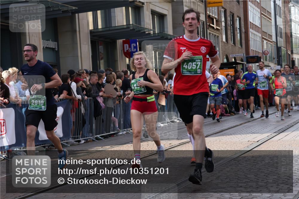 13.09.2026 - 21. swb-Marathon Bremen Strokosch-Dieckow http://msf.ph/oto/10351201 13.09.2026 13:32:03 Ziel 287, 1369, 1687, 2292, 2293, 2910, 2992, 3402, 3429, 3441, 3650, 3922, 4057, 4263, 4380, 4471, 4566, 4655, 4835, 5281, 5628, 6258, 6475, 6518, 6593, 6760, 6781, 6857, 6875, 6900, 7150, 7173, 7182, 7553, 7572, 7818, 7990, 8632, 8957, 9040, 9151, 9175, 9198, 9283, 9394, 9719, 9779, 13029, 13182, 13208, 13244, 578, 846, 2310, 2934, 3115, 3205, 3239, 3244, 3278, 3946, 3989, 4030, 4797, 4979, 4998, 5158, 5325, 5363, 5899, 6100, 6116, 6193, 6213, 6354, 6602, 7242, 7260, 7526 meine-sportfotos.de