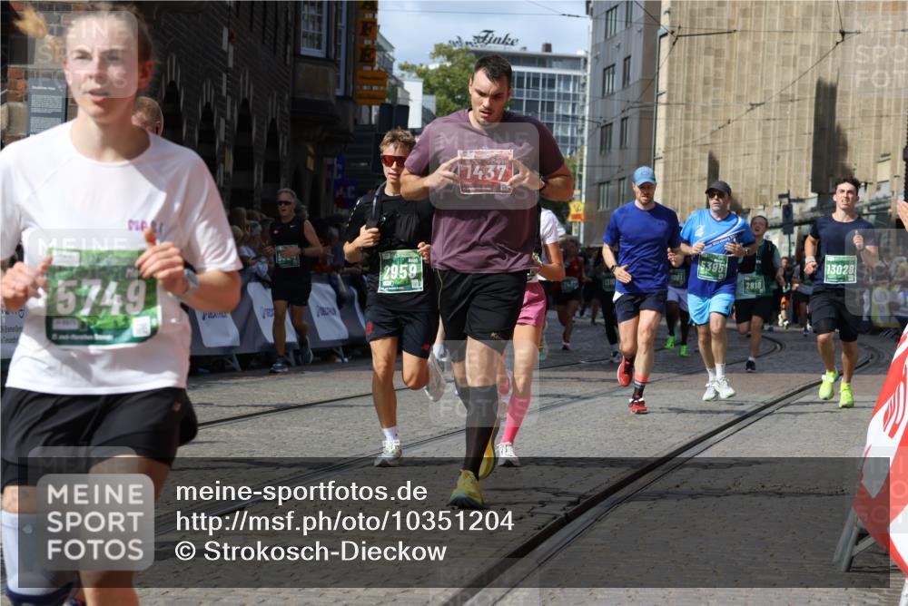 13.09.2026 - 21. swb-Marathon Bremen Strokosch-Dieckow http://msf.ph/oto/10351204 13.09.2026 13:33:04 Ziel 1437, 2611, 2638, 3354, 3878, 3895, 3902, 4233, 4323, 4862, 5009, 5398, 5581, 5657, 6583, 6718, 6786, 7016, 7466, 7758, 8344, 8367, 8506, 13164, 13232, 13234, 831, 1124, 2283, 2393, 2440, 2818, 2959, 3710, 4243, 4260, 4408, 5040, 5191, 5324, 5395, 5790, 6614, 6915, 7421, 7467, 7788, 7830, 8061, 9269, 9616, 13028, 13101 meine-sportfotos.de