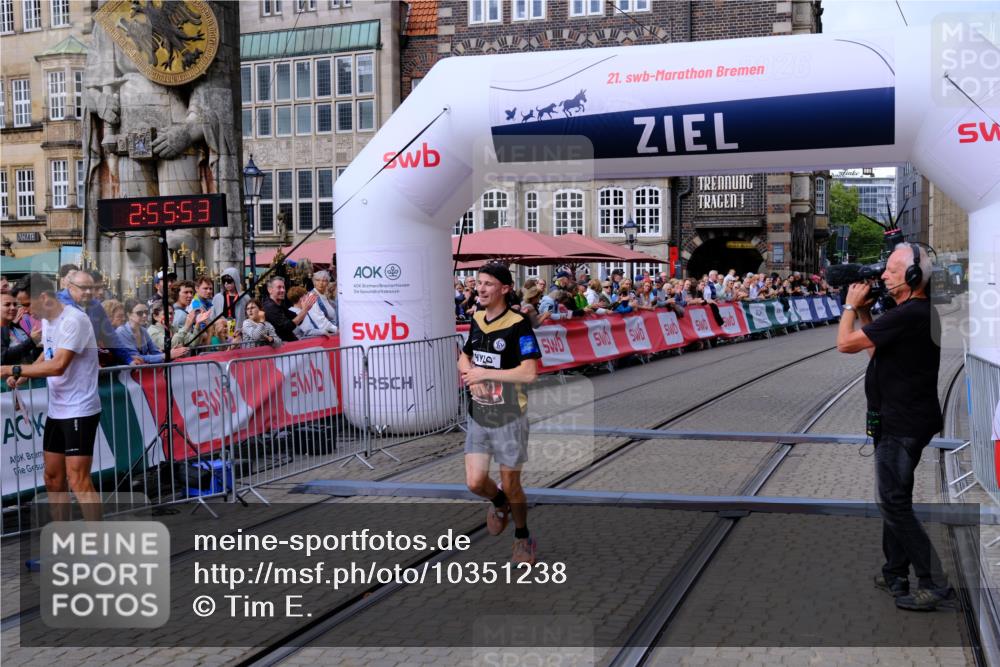 13.09.2026 - 21. swb-Marathon Bremen Tim E. http://msf.ph/oto/10351238 13.09.2026 12:26:42 Ziel  meine-sportfotos.de