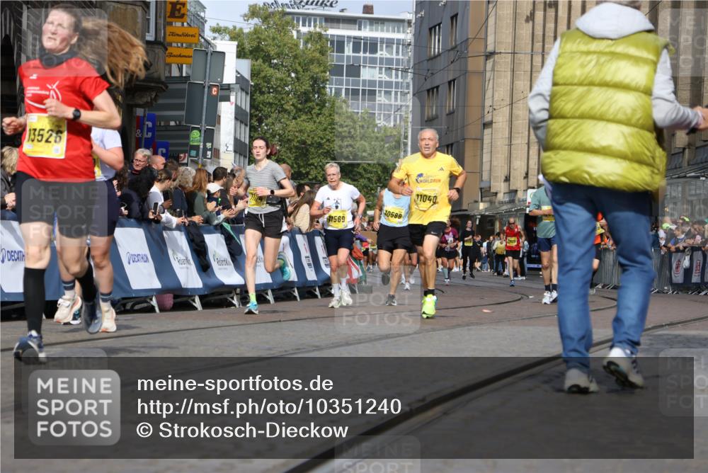 13.09.2026 - 21. swb-Marathon Bremen Strokosch-Dieckow http://msf.ph/oto/10351240 13.09.2026 10:54:48 Ziel 10067, 10146, 10359, 10410, 10503, 10577, 10631, 10749, 10765, 10837, 10884, 11039, 11099, 11118, 11389, 11593, 12038, 12265, 12328, 12467, 10646, 10901, 11620, 11860, 11889, 11976, 12313, 13592 meine-sportfotos.de