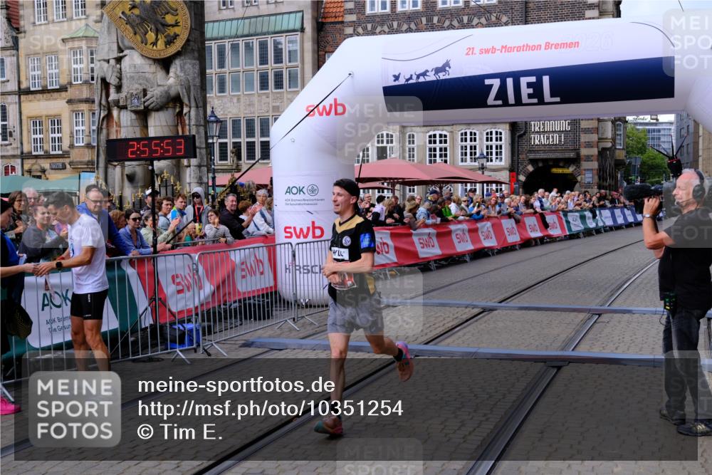 13.09.2026 - 21. swb-Marathon Bremen Tim E. http://msf.ph/oto/10351254 13.09.2026 12:26:42 Ziel  meine-sportfotos.de