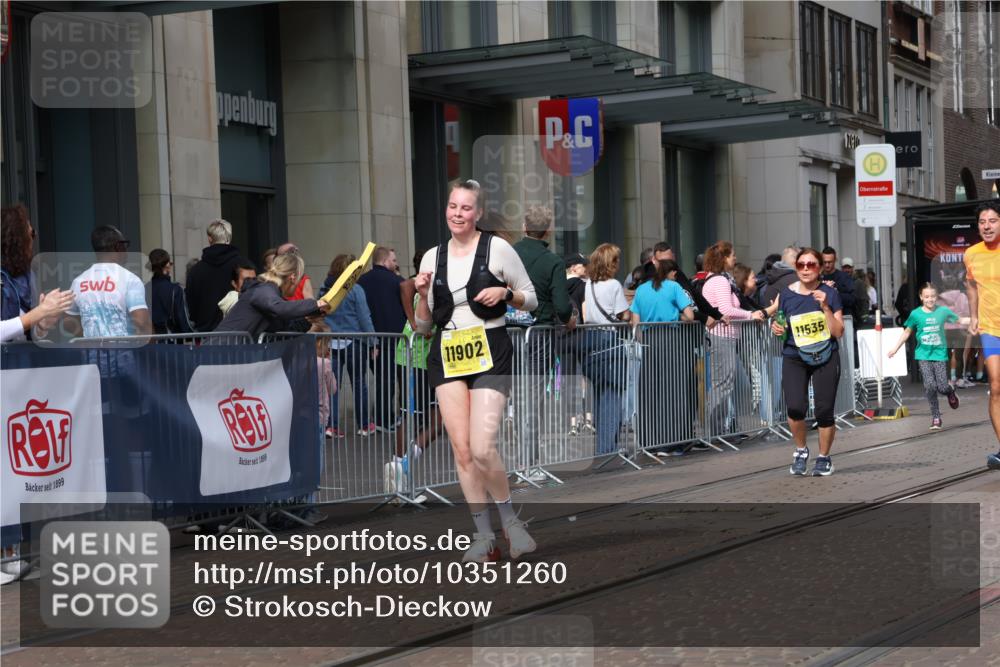 13.09.2026 - 21. swb-Marathon Bremen Strokosch-Dieckow http://msf.ph/oto/10351260 13.09.2026 11:13:54 Ziel 10395, 10396, 10402, 10491, 10586, 10784, 10854, 10880, 11027, 11233, 11535, 11703, 11864, 11902, 12100, 10330, 10766, 10799, 10889, 11078, 11084, 11999, 12010 meine-sportfotos.de