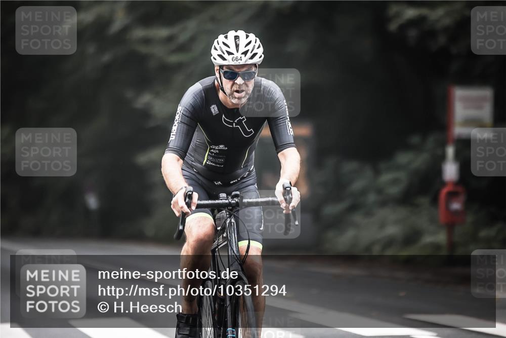 13.09.2026 - Stadtparktriathlon H.Heesch http://msf.ph/oto/10351294 13.09.2026 11:04:58 Radfahren 658, 664 meine-sportfotos.de
