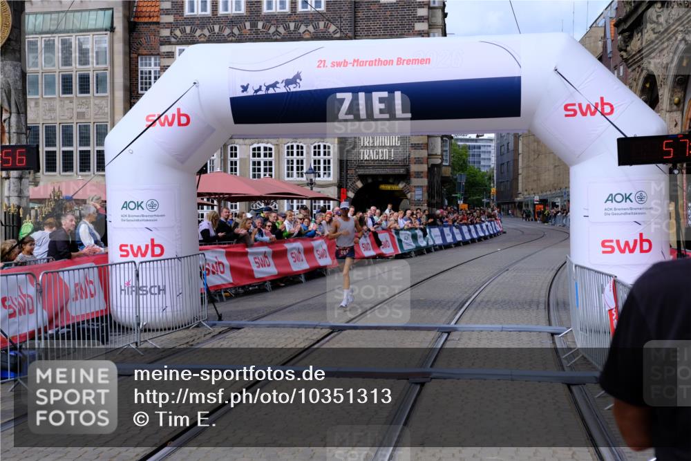 13.09.2026 - 21. swb-Marathon Bremen Tim E. http://msf.ph/oto/10351313 13.09.2026 12:27:46 Ziel  meine-sportfotos.de
