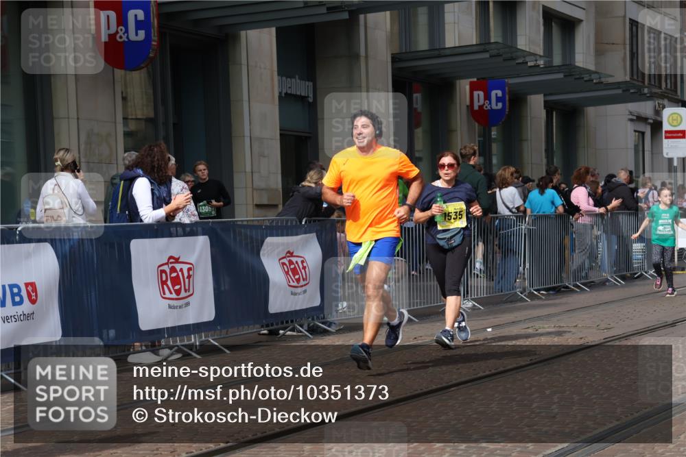 13.09.2026 - 21. swb-Marathon Bremen Strokosch-Dieckow http://msf.ph/oto/10351373 13.09.2026 11:13:56 Ziel 10395, 10396, 10402, 10586, 10784, 10854, 11027, 11173, 11233, 11363, 11535, 11703, 11864, 11902, 12100, 10330, 10491, 10766, 10799, 10880, 10889, 11078, 11084, 11999, 12010 meine-sportfotos.de
